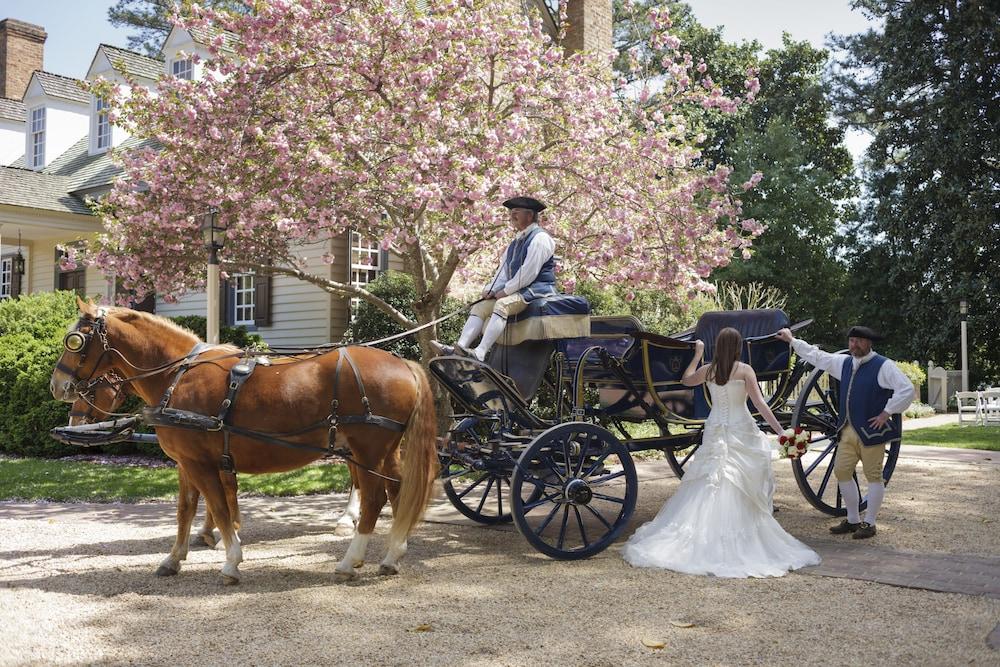 Griffin Hotel, An Official Colonial